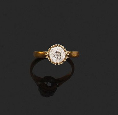 SOLITAIRE 
retenant un diamant rond (imparfait)...