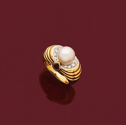 BAGUE 
ornée d'une perle blanche (non testée)...