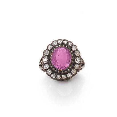 BAGUE 
ornée d'une améthyste ovale de 3 carats...
