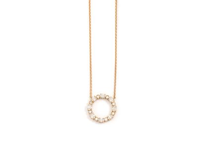 COLLIER
retenant un cercle pavé de diamants...