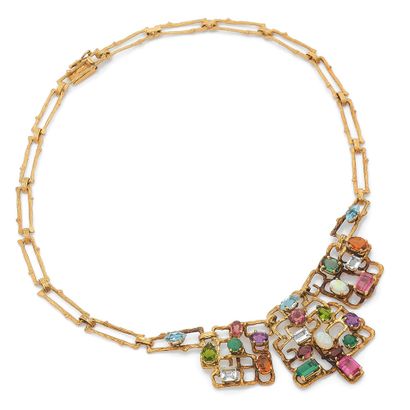 PARURRE 
composée d'un collier et d'une paire...