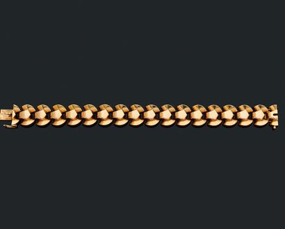 ANNÉES 1950
BRACELET
composé de maillons...