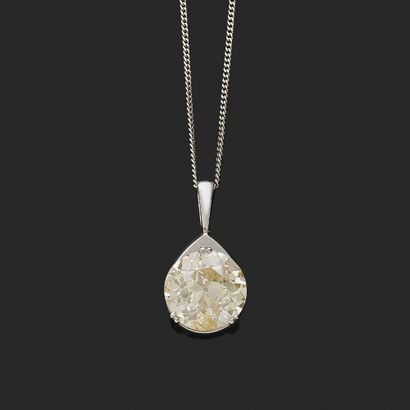 PENDENTIF 
retenant un diamant rond taille...