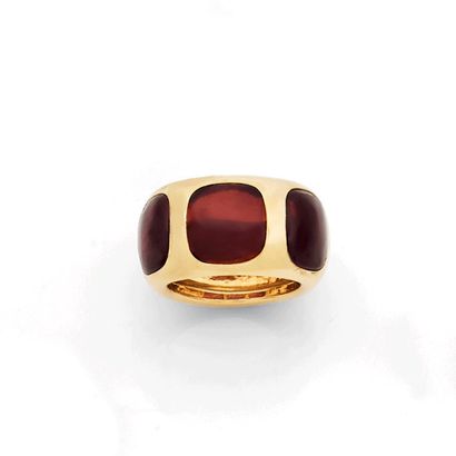 POMELLATO 
BAGUE JONC
ornée de trois grenats...