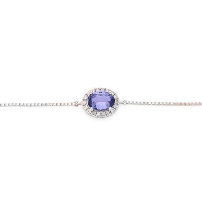 BRACELET
retenant une tanzanite ovale de...