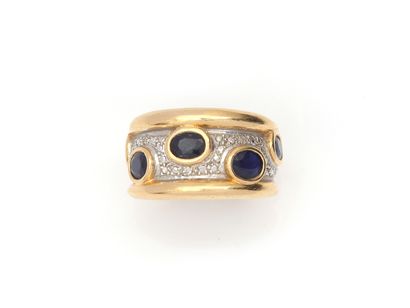 BAGUE JONC 
ornée de saphirs ovales dans...