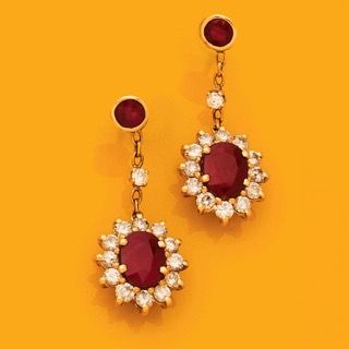 PAIRE DE BOUCLES D'OREILLES
ornée d'une ligne...