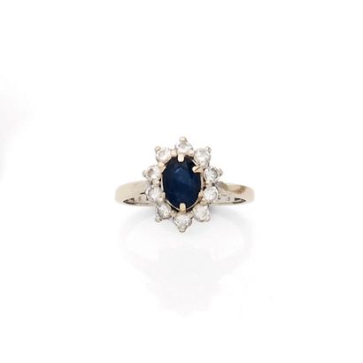 BAGUE POMPADOUR
retenant en son centre un...