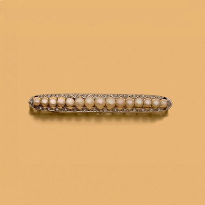 BELLE ÉPOQUE
BROCHE
ornée d'une ligne de...