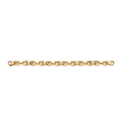 BRACELET 
retenant une succession de maillons...