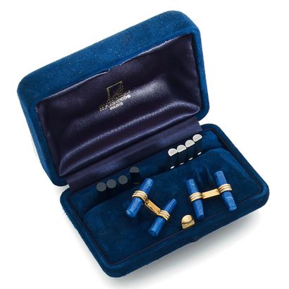 VAN CLEEF AND ARPELS
PAIRE DE BOUTONS DE...