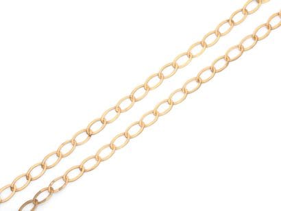 COLLIER
avec des maillons ovales. Monture...