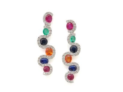 PAIRE DE BOUCLES D'OREILLES
ornée d'une ligne...