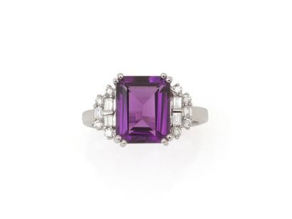 BAGUE
retenant une améthyste rectangulaire...