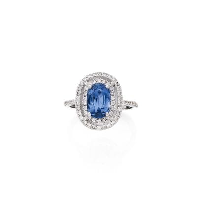 BAGUE 
retenant un saphir ovale de 2.41 carats...