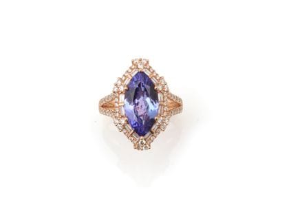 BAGUE MARQUISE
retenant en son centre une...