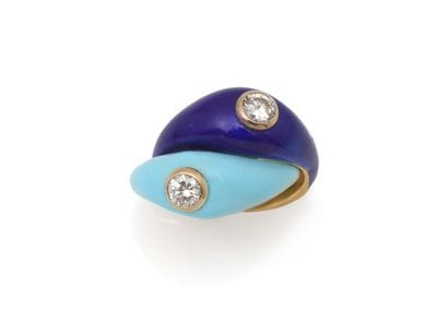 DOUBLE BAGUE 
retenant en leur centre un...