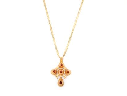 PENDENTIF
présentant une croix ornée de cinq...