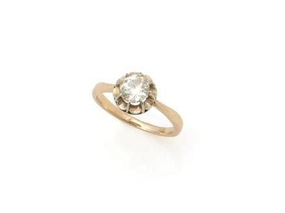 SOLITAIRE 
retenant un diamant rond taille...