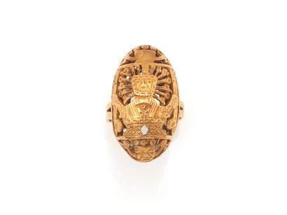BAGUE 
de forme ovale avec des motifs inca...