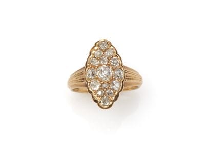 BAGUE MARQUISE
retenant un pavage de diamants...