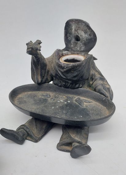 ENCRIER en régule, Pierrot 

H : 9,5 cm L...