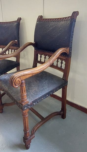 PAIR OF ARMCHAIRS in carved natural wood,...