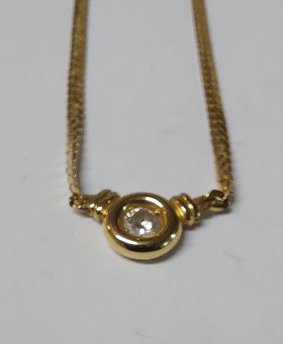 COLLIER en or avec diamant

PB : 6,75 g