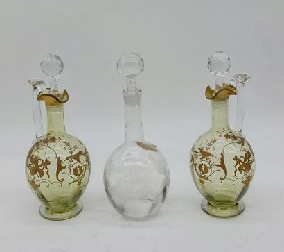TROIS CARAFES dont deux émaillées

H : 22...