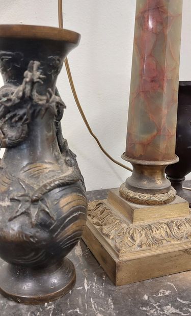 LOT including : 

- 1 onyx, bronze and glass...