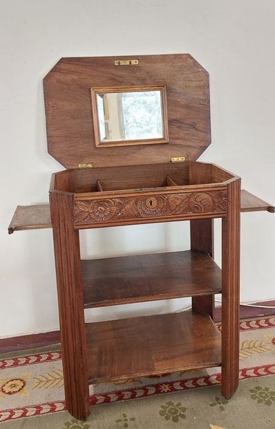 Carved wood TRAVAILLEUSE, two side shelves,...