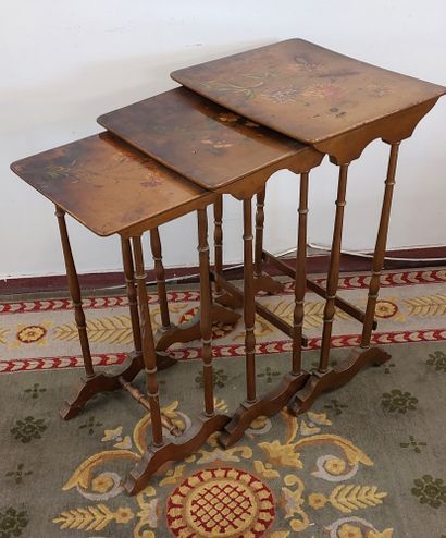 TABLE GIGOGNE en vernis Martin, plateaux...