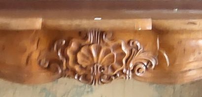 CHEMINEE MANTLE in molded and carved natural...