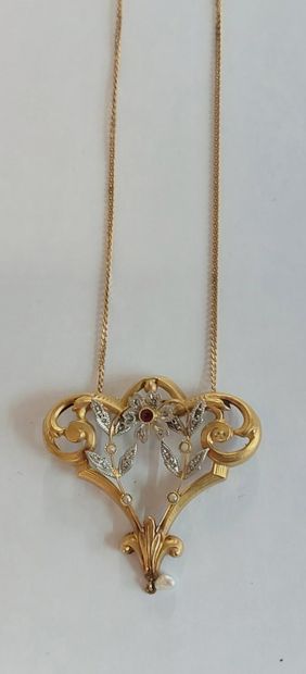 GOLD CHAIN AND PENDANT

PB : 4,68 g