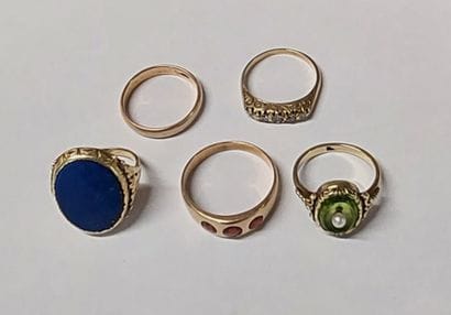 LOT of 5 rings in 14k 585/1000 gold

Gross...