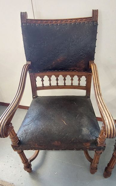 PAIR OF ARMCHAIRS in carved natural wood,...