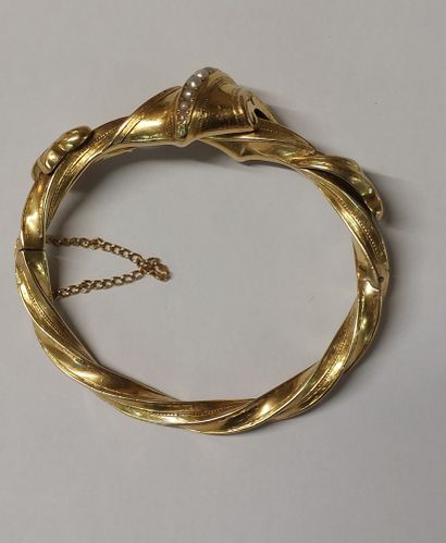 BRACELET in gold with pearls

PB : 25,60...
