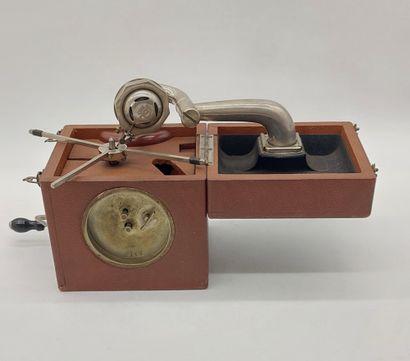 PETER PAN alarm clock 

Travel gramophone...