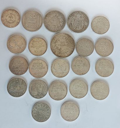 LOT OF SILVER PIECES :

- 1 piece of 50 Francs...