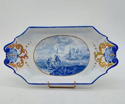 CREIL ET MONTEREAU

Plat en faïence de Creil...