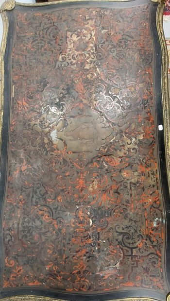 TABLE-BUREAU en marqueterie Boulle et bronzes...