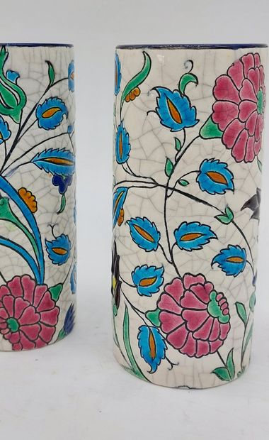LONGWY dans le goût de 

Paire de vases rouleau...