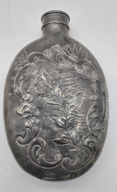 Embossed pewter FIOLE with eagle design

H...