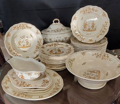 LONGCHAMP - OLERYS 

Earthenware service...