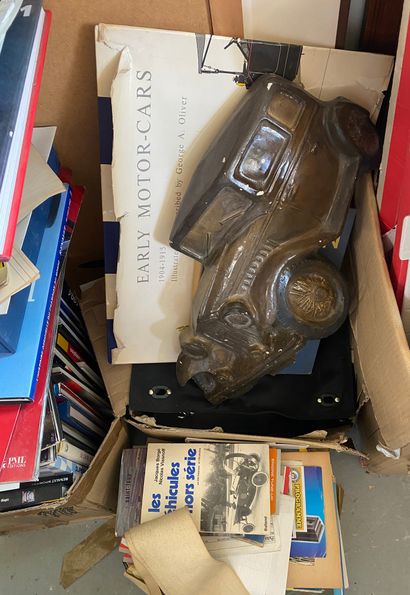 IMPORTANT LOT OF AUTOMOBILIA, mainly magazines



To...