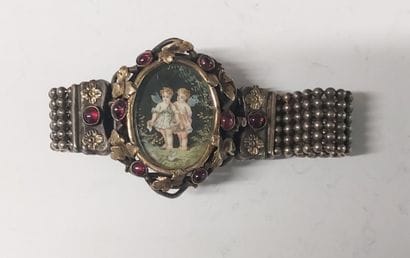 BRACELET in silver decorated with an oval...