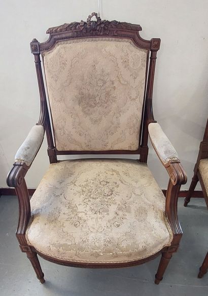 SUITE OF FOUR NATURAL WOOD ARMCHAIRS carved...