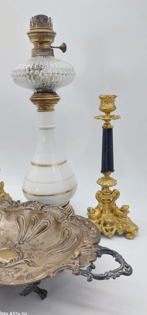 LOT including : 

- 1 pair of gilded regule...