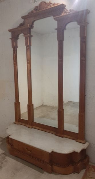 MEUBLE D'ENTREE

en bois naturel sculpté...