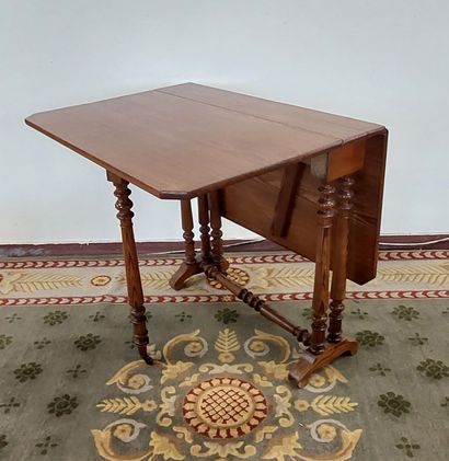 GATELEG TABLE in pitchpin 

H : 73 cm W :...